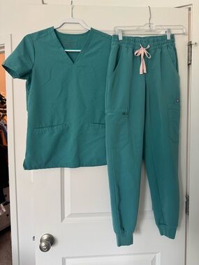 Figs Cactus set - XS Casma top, XXS bottoms Uman pant